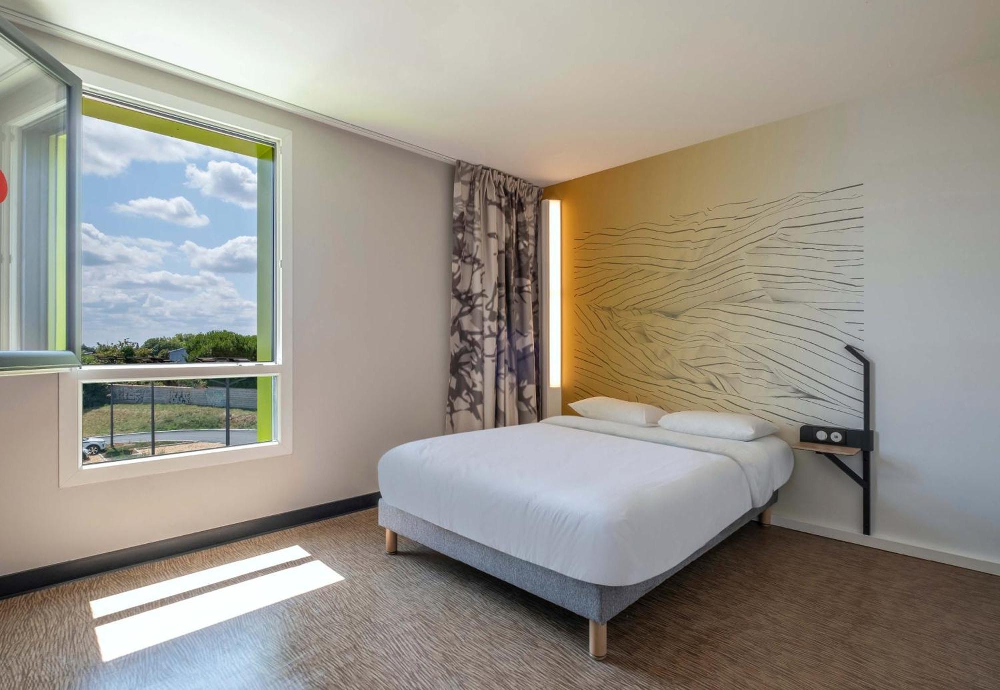 B&B Hotel Saintes Bagian luar foto