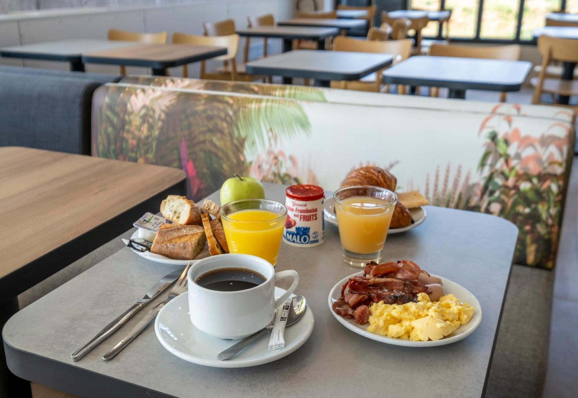 B&B Hotel Saintes Bagian luar foto