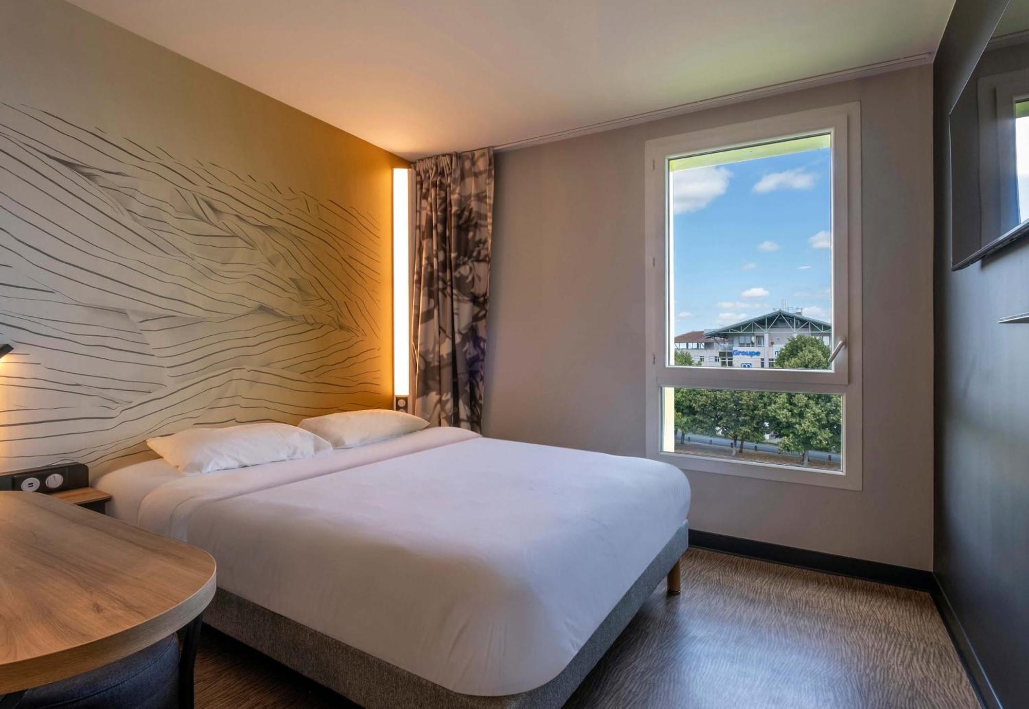 B&B Hotel Saintes Bagian luar foto