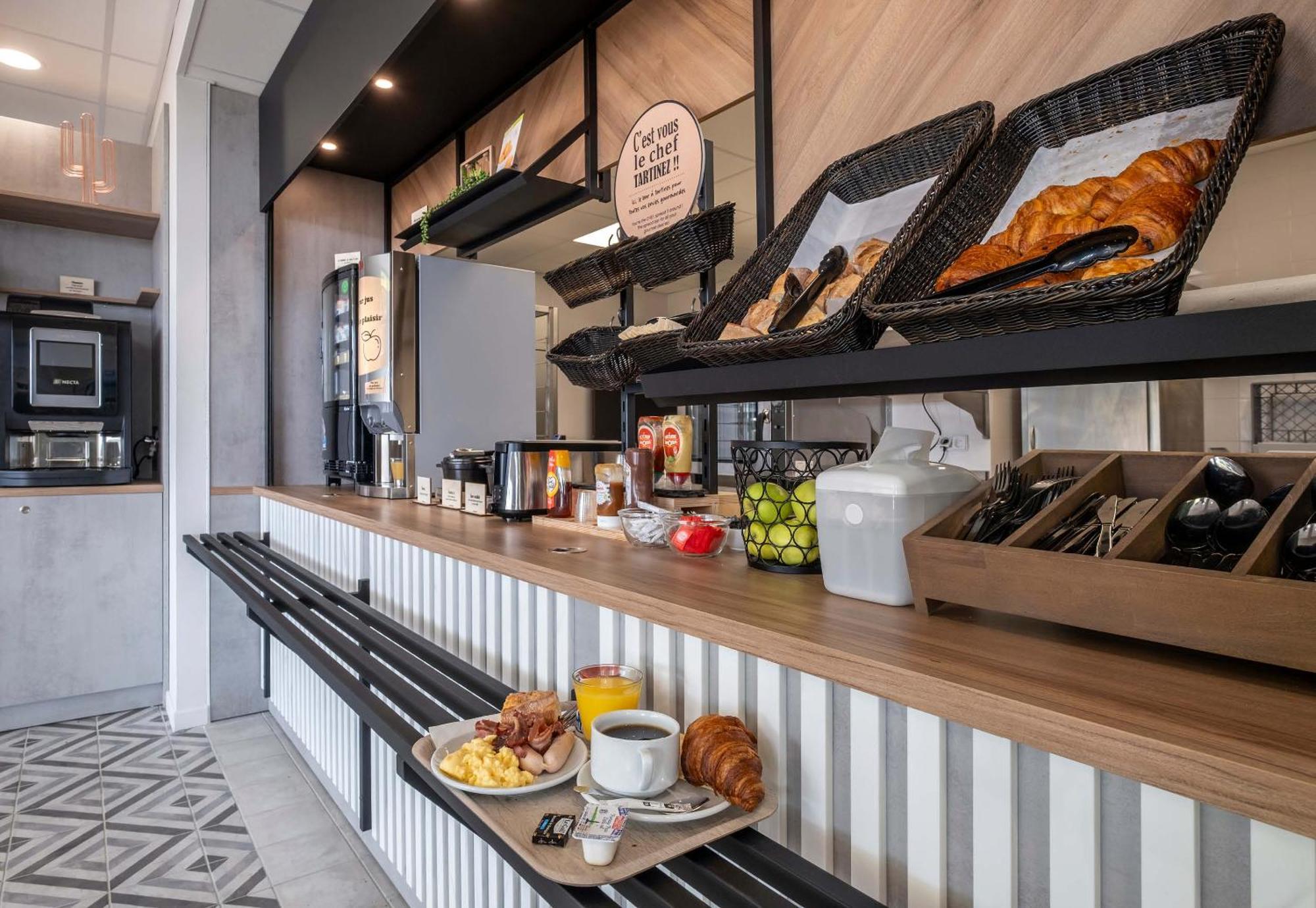 B&B Hotel Saintes Bagian luar foto