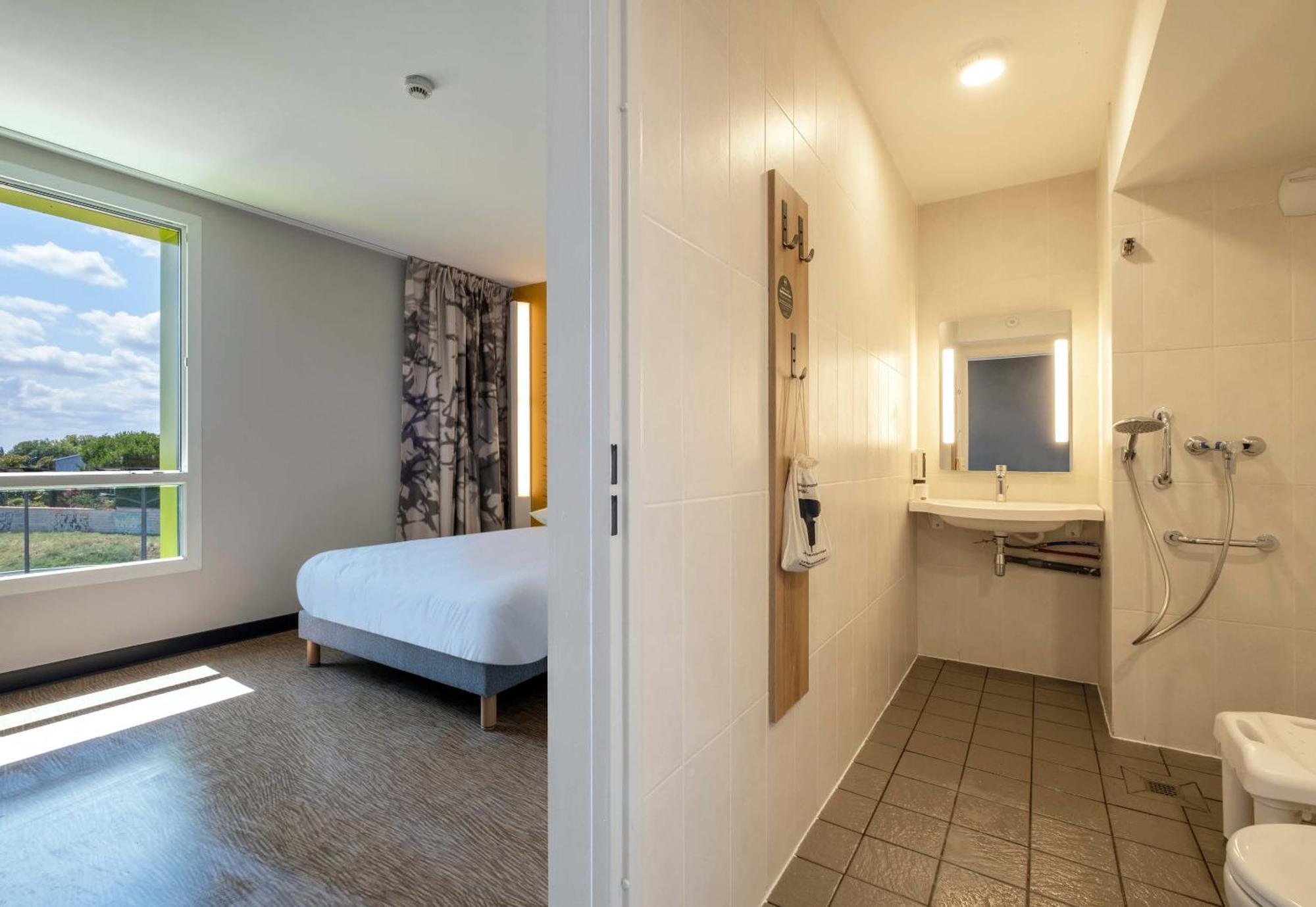 B&B Hotel Saintes Bagian luar foto