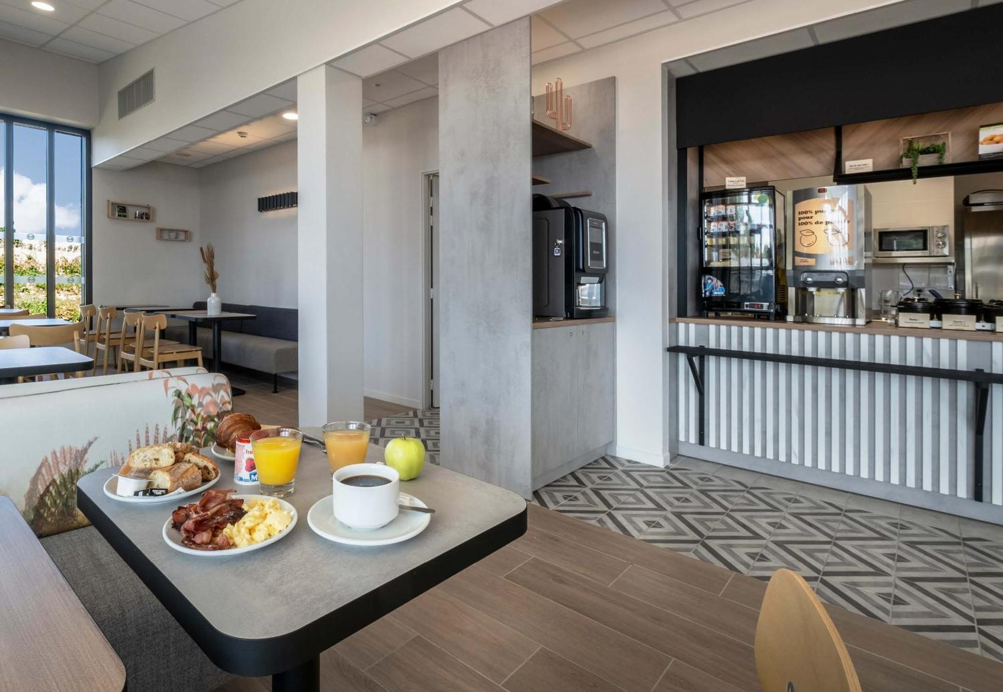 B&B Hotel Saintes Bagian luar foto